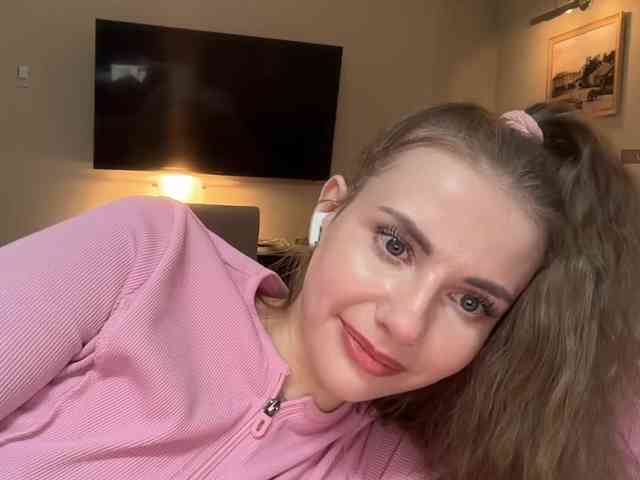 VikkiExtraCheese's chat room