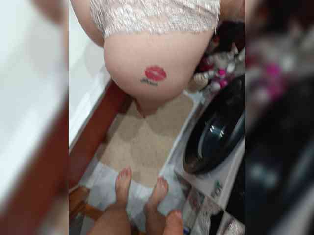 SexyCouple69's chat room