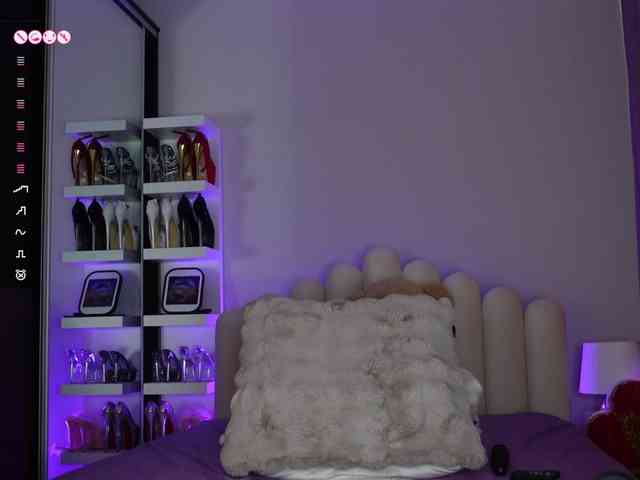 AngelaMyst's chat room