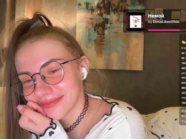 VikkiExtraCheese's chat room