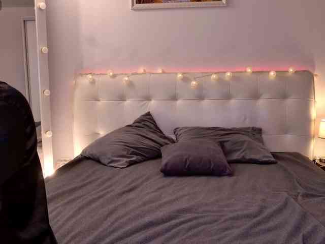 LustElise's chat room