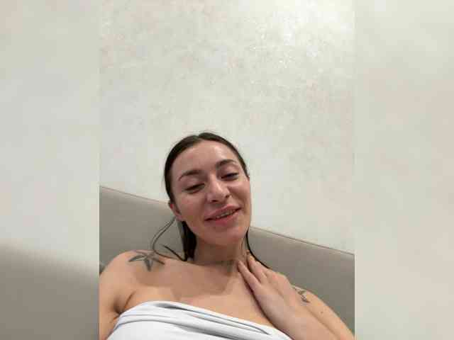 LunaDesire's chat room