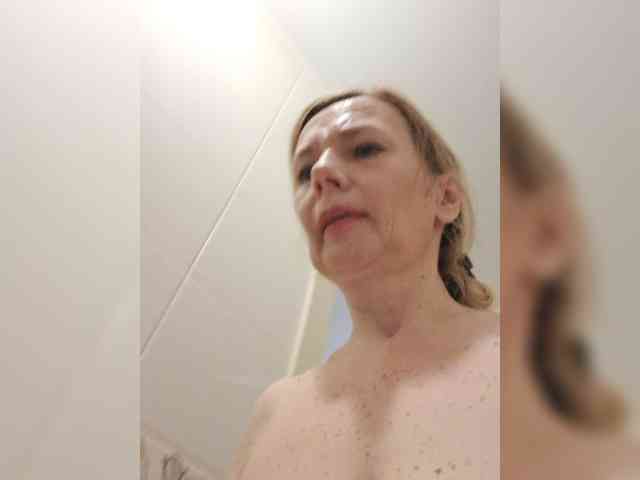 ShiningMILF's chat room