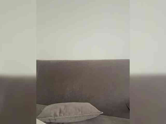 -Valeria-'s chat room