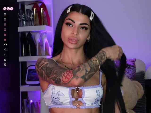 AngelaMyst's chat room