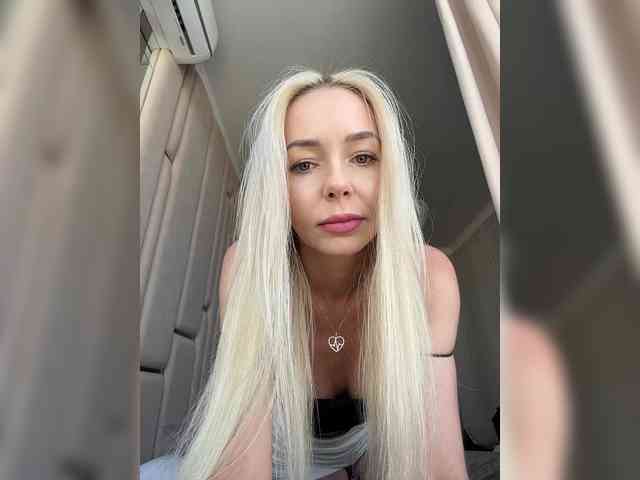 WhiteGirl-one's chat room