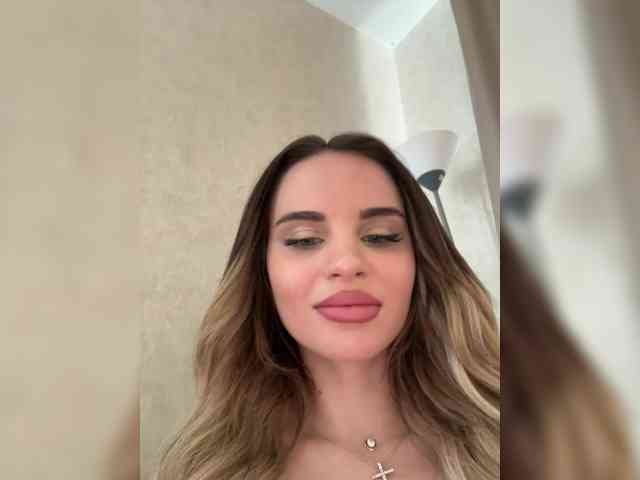 LedyMiya's chat room