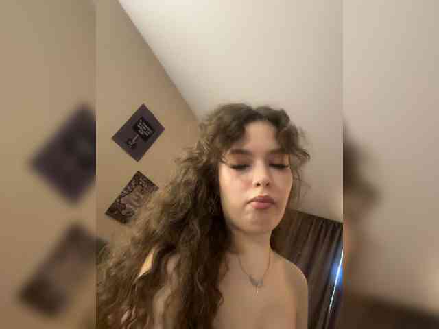 YourLadyyy's chat room