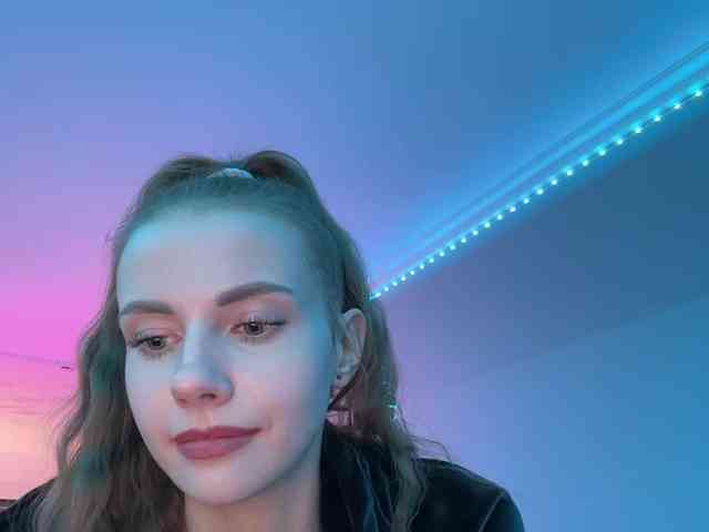 VikkiExtraCheese's chat room
