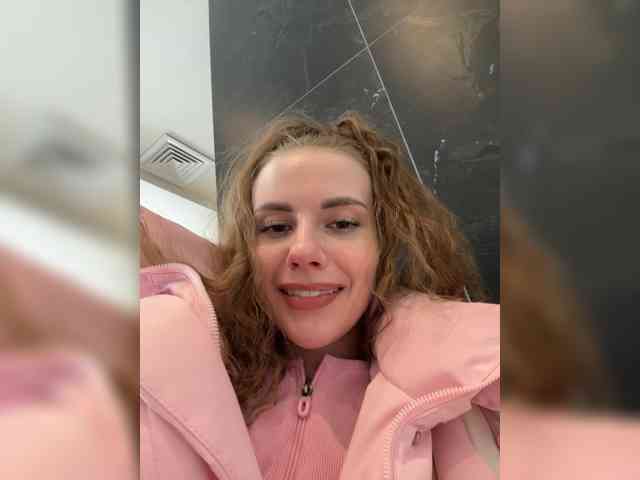 VikkiExtraCheese's chat room