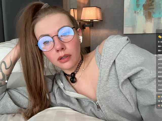 VikkiExtraCheese's chat room