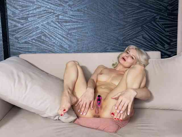 -Molly-'s chat room