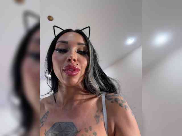 Cristalkate's chat room