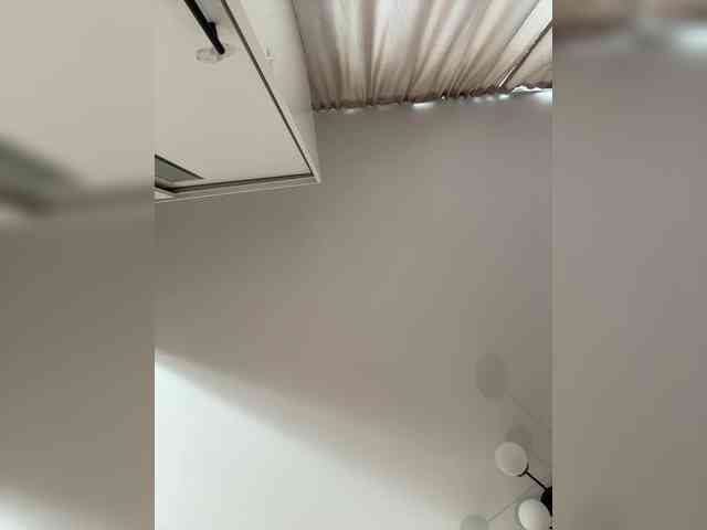 LedyMiya's chat room