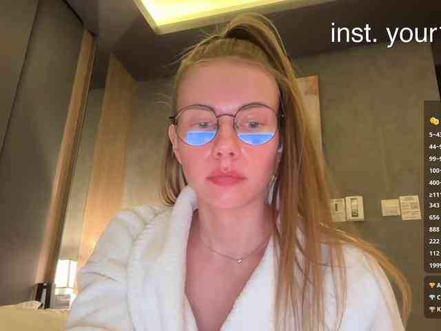 VikkiExtraCheese's chat room