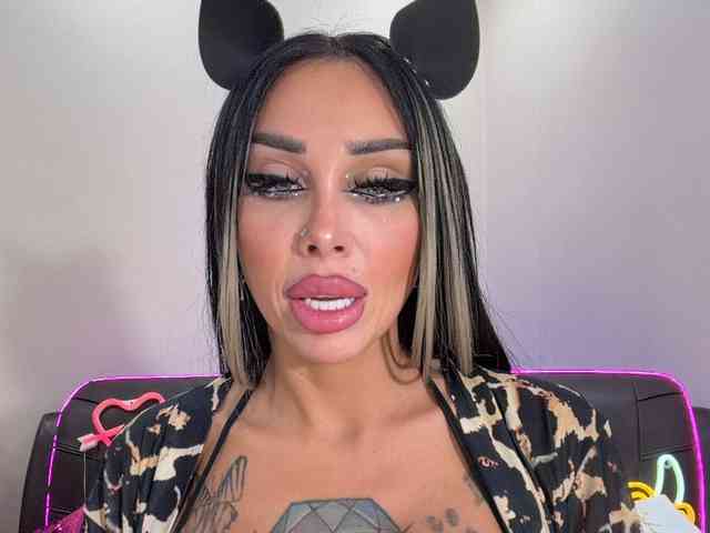 Cristalkate's chat room