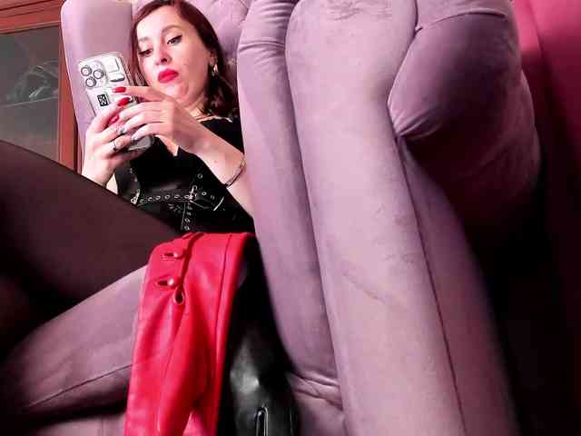LadyLeather's chat room