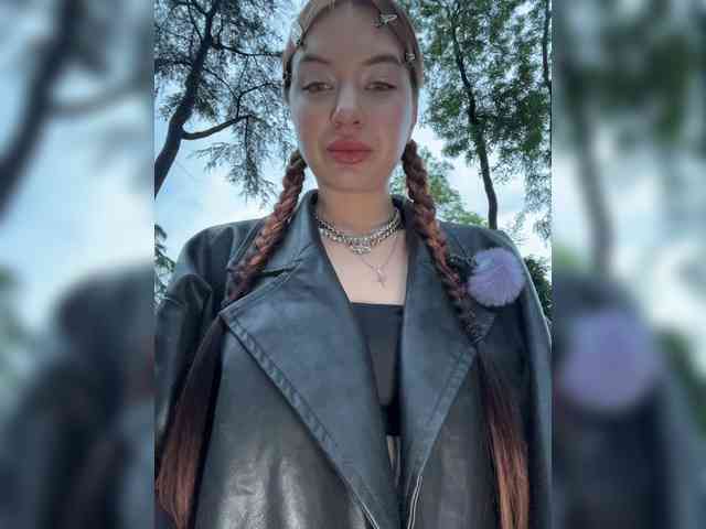 LINA69FEMDOM's chat room