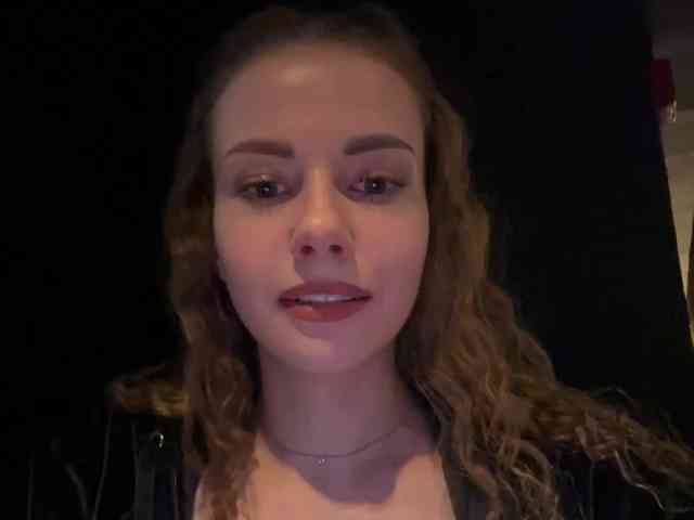 VikkiExtraCheese's chat room