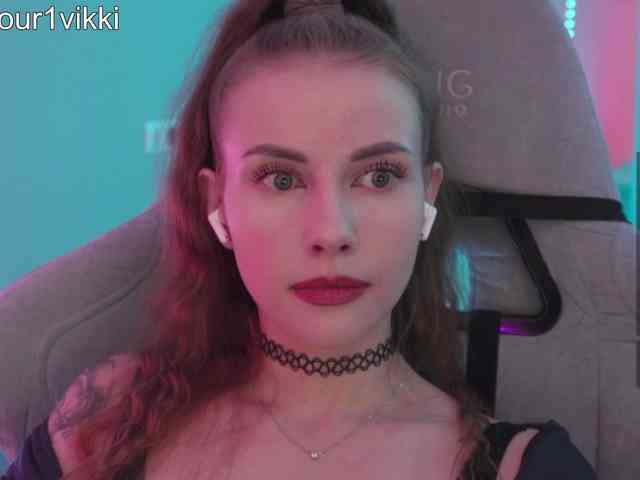 VikkiExtraCheese's chat room