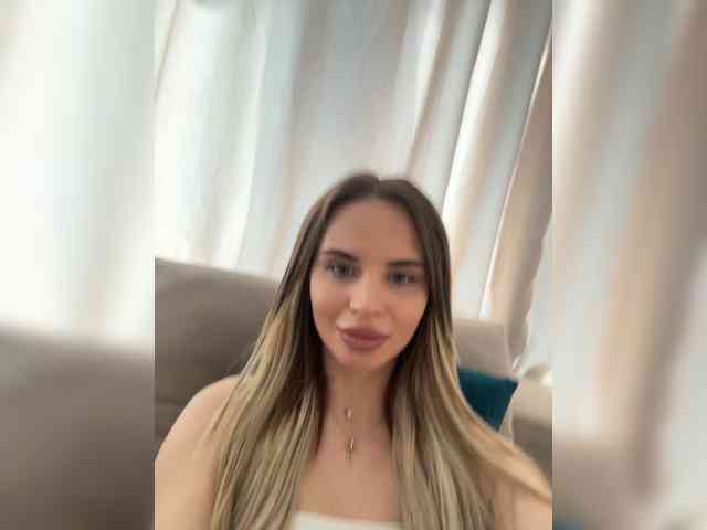 LedyMiya's chat room
