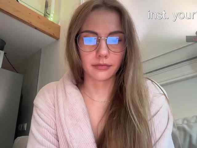 VikkiExtraCheese's chat room