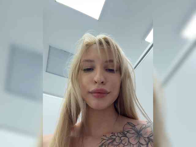 Cristi-Candy's chat room