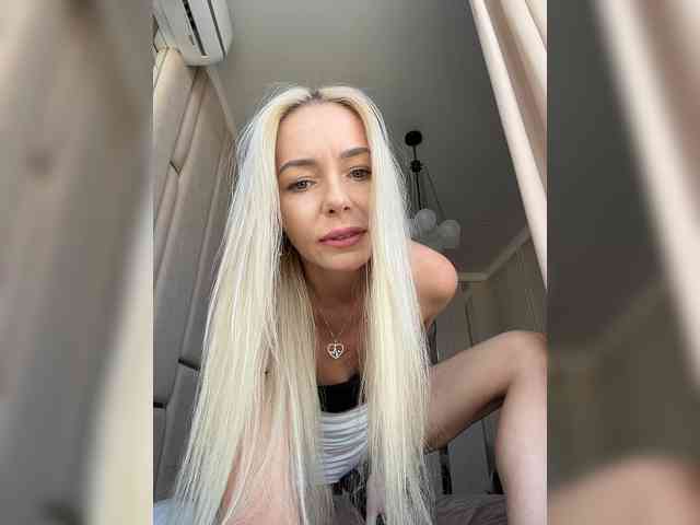 WhiteGirl-one's chat room