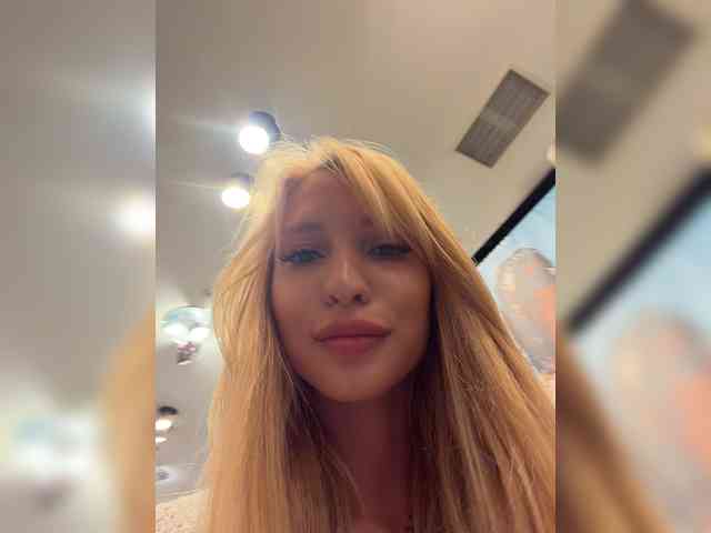 Cristi-Candy's chat room