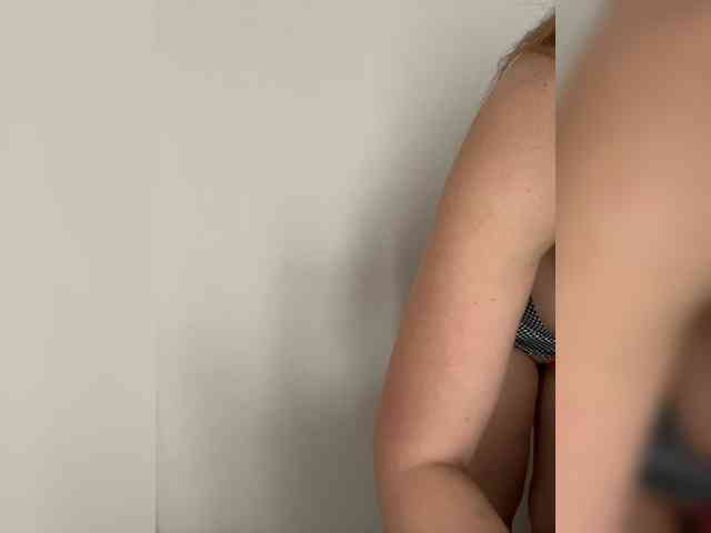 _IBlondy_'s chat room