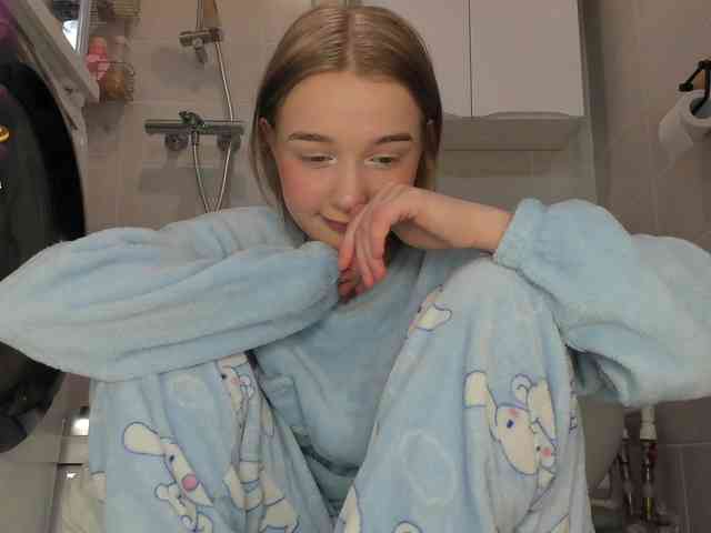 MimiMila's chat room