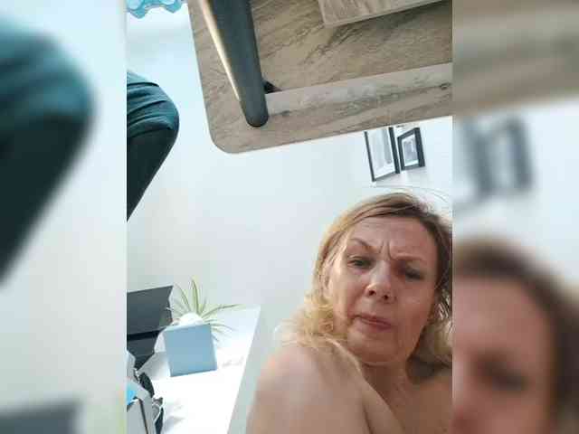 ShiningMILF's chat room