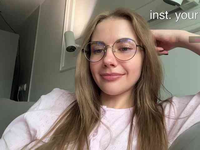 VikkiExtraCheese's chat room