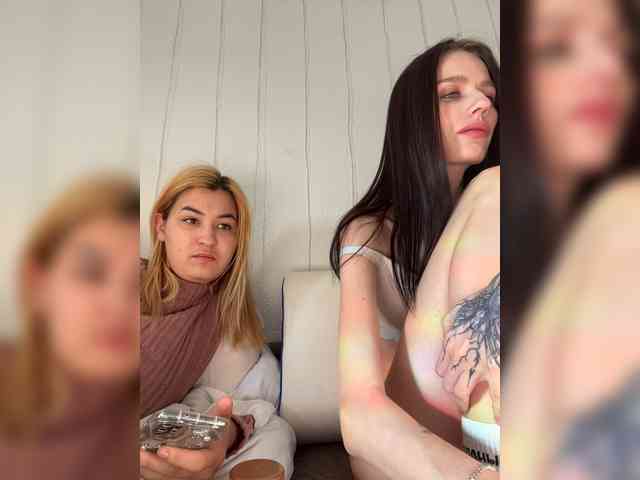 -Zoe-Love-'s chat room