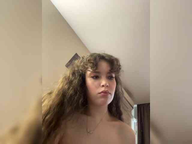 YourLadyyy's chat room