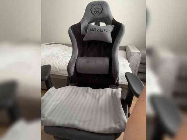 _M_O_L_O_K_O_'s chat room