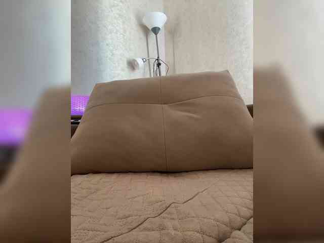 LedyMiya's chat room