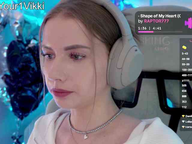 VikkiExtraCheese's chat room