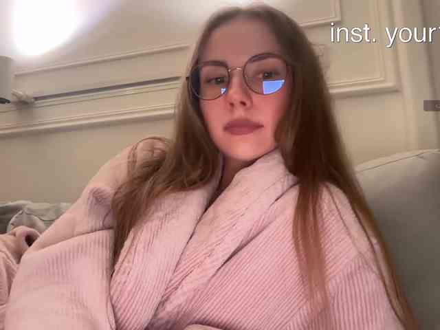 VikkiExtraCheese's chat room