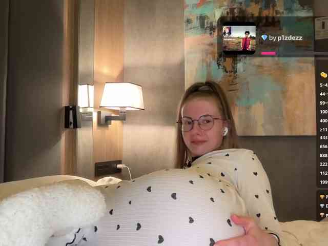 VikkiExtraCheese's chat room