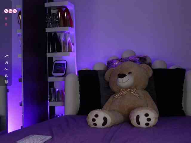 AngelaMyst's chat room