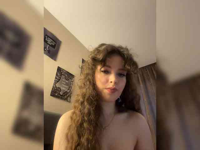 YourLadyyy's chat room