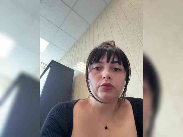 LustySass's chat room