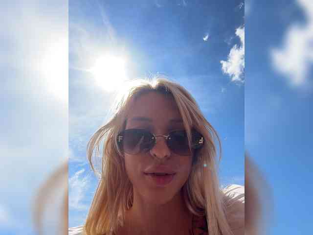Cristi-Candy's chat room