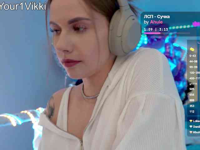 VikkiExtraCheese's chat room