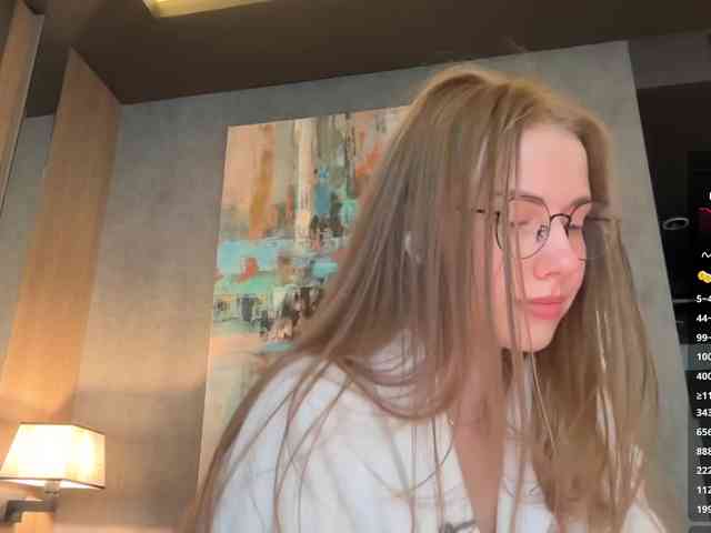 VikkiExtraCheese's chat room