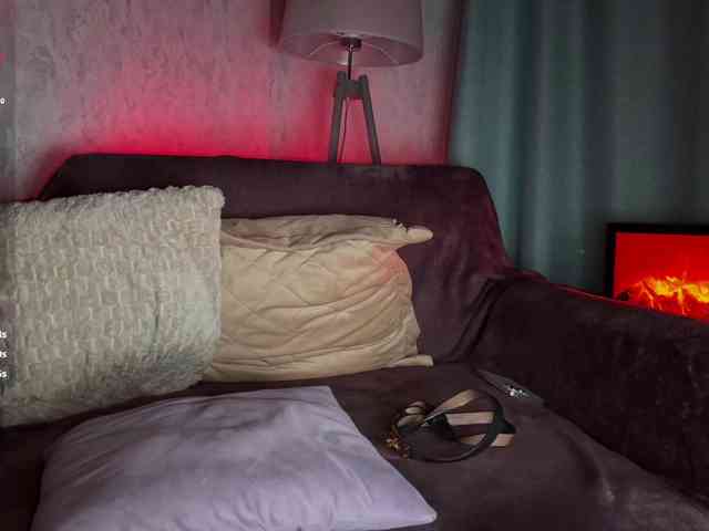 PinkFoxya's chat room