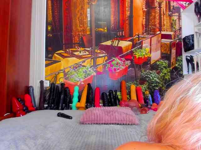 NikkaHotX's chat room