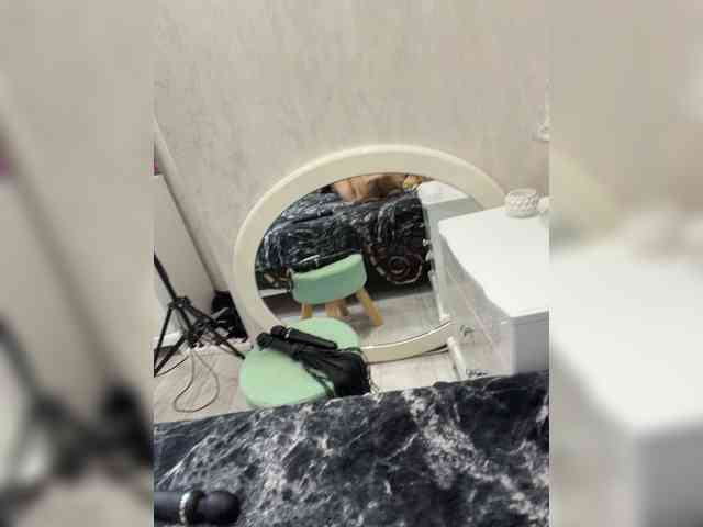 _Ellidi_'s chat room