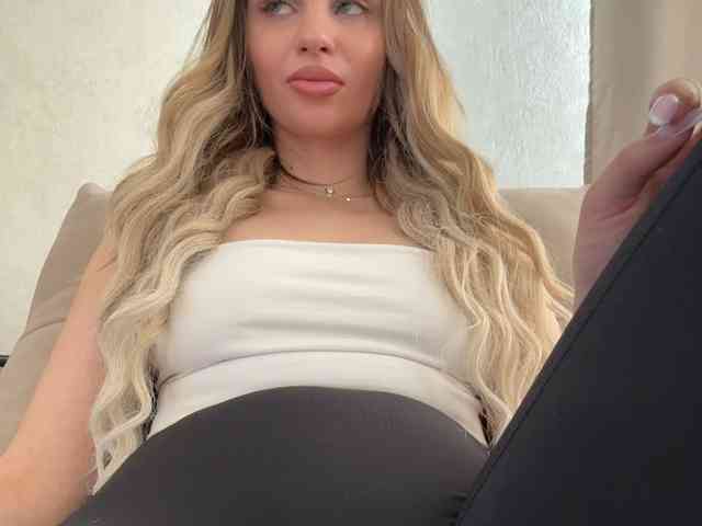 LedyMiya's chat room